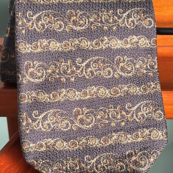 Elegant and classy Christian Dior monsieur 100% silk tie - Picture 2 of 4